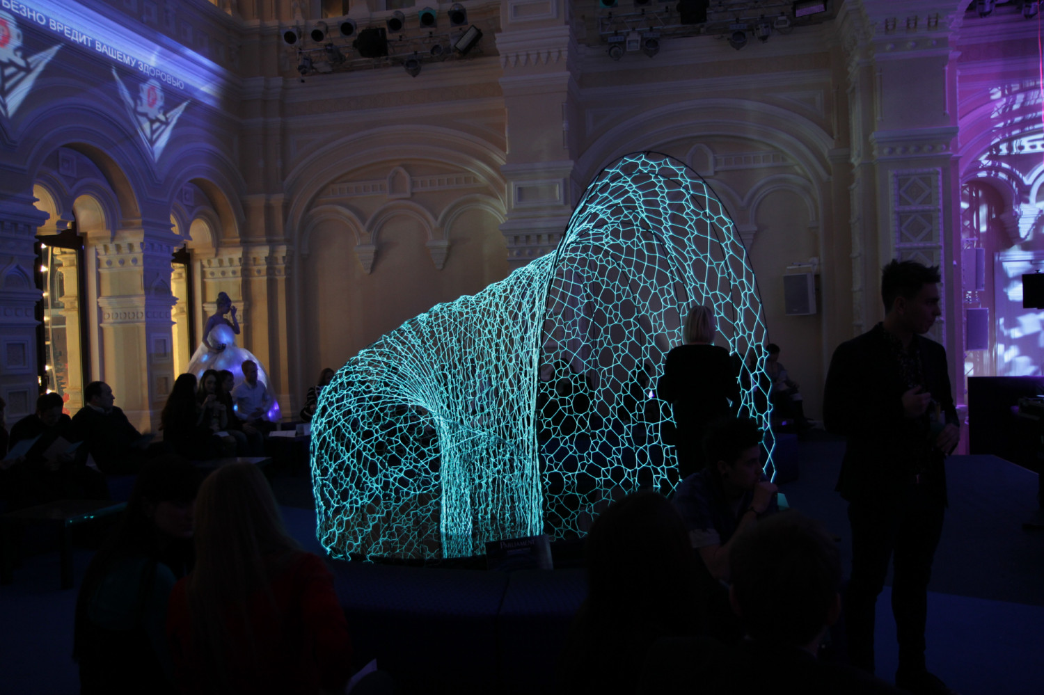 A generative, emergent light and sound environment with a luminous and responsive growth
